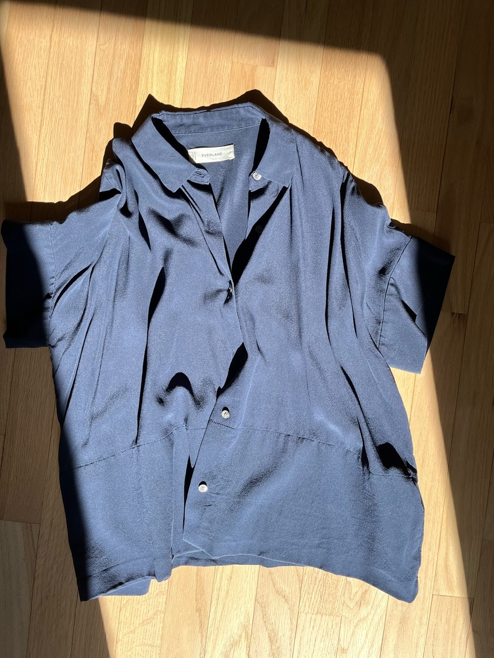 *NEVER WORN* Everlane Boxy Shirt in Washable Silk, Navy, 0
